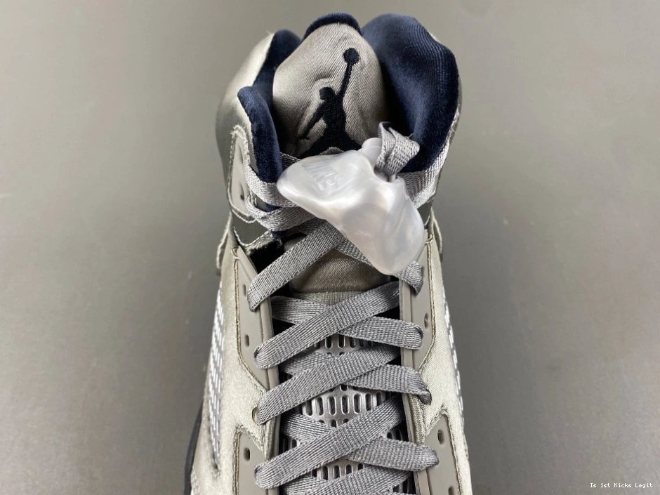 Retro  (Women's) (2025) Wings Jordan IO2038-001 5 0104